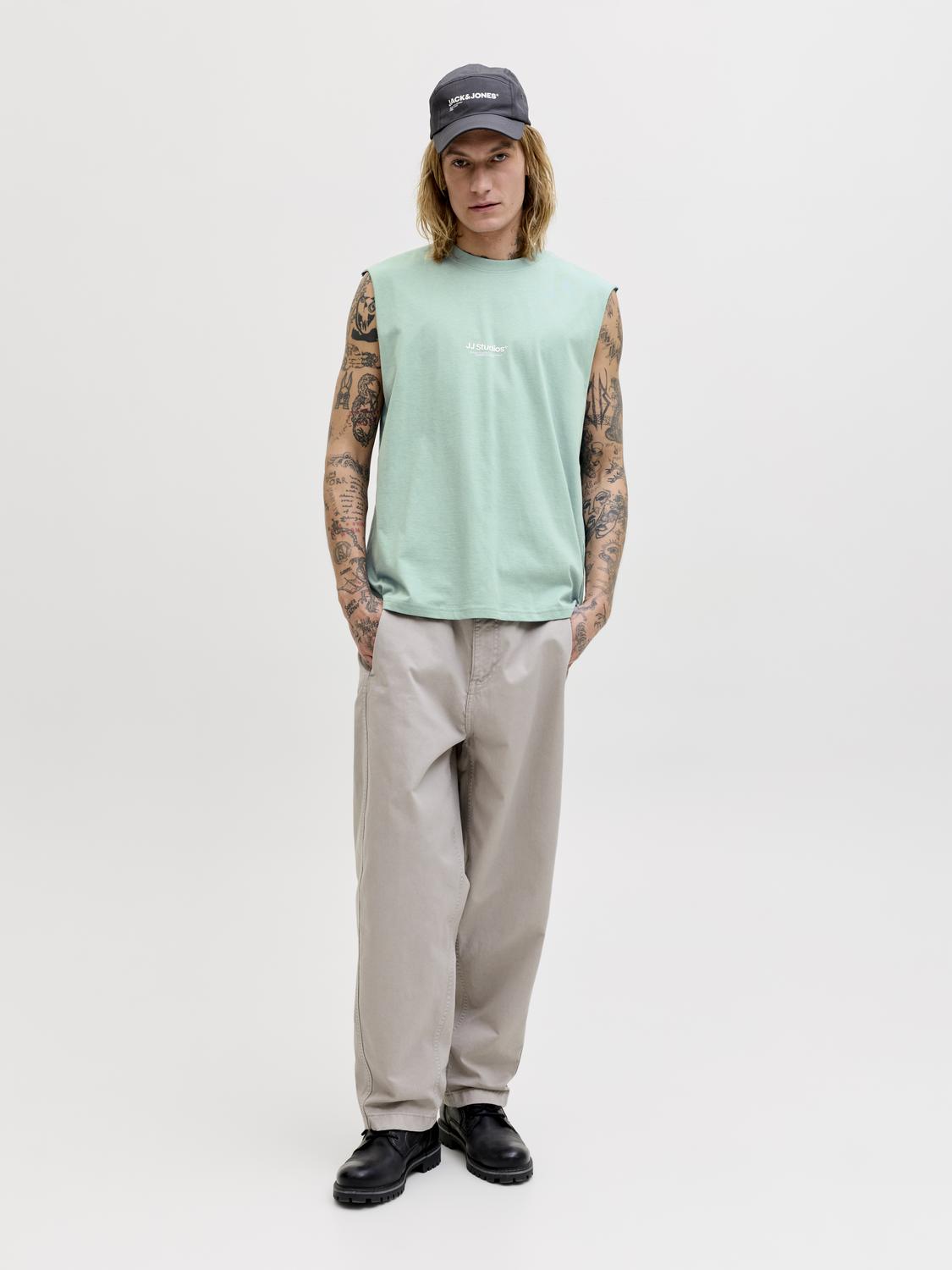 model_shot-front_full